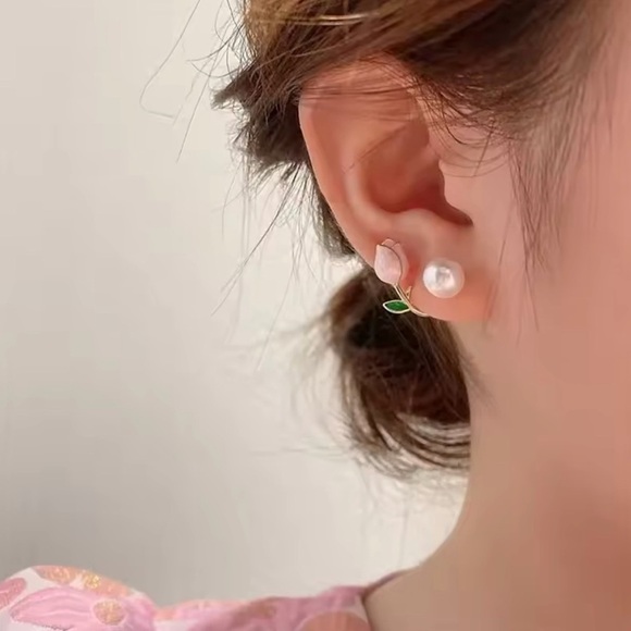 Zara Jewelry - Sweet Fashion Enamel Pearl Tulip Pink Flower Earrings.